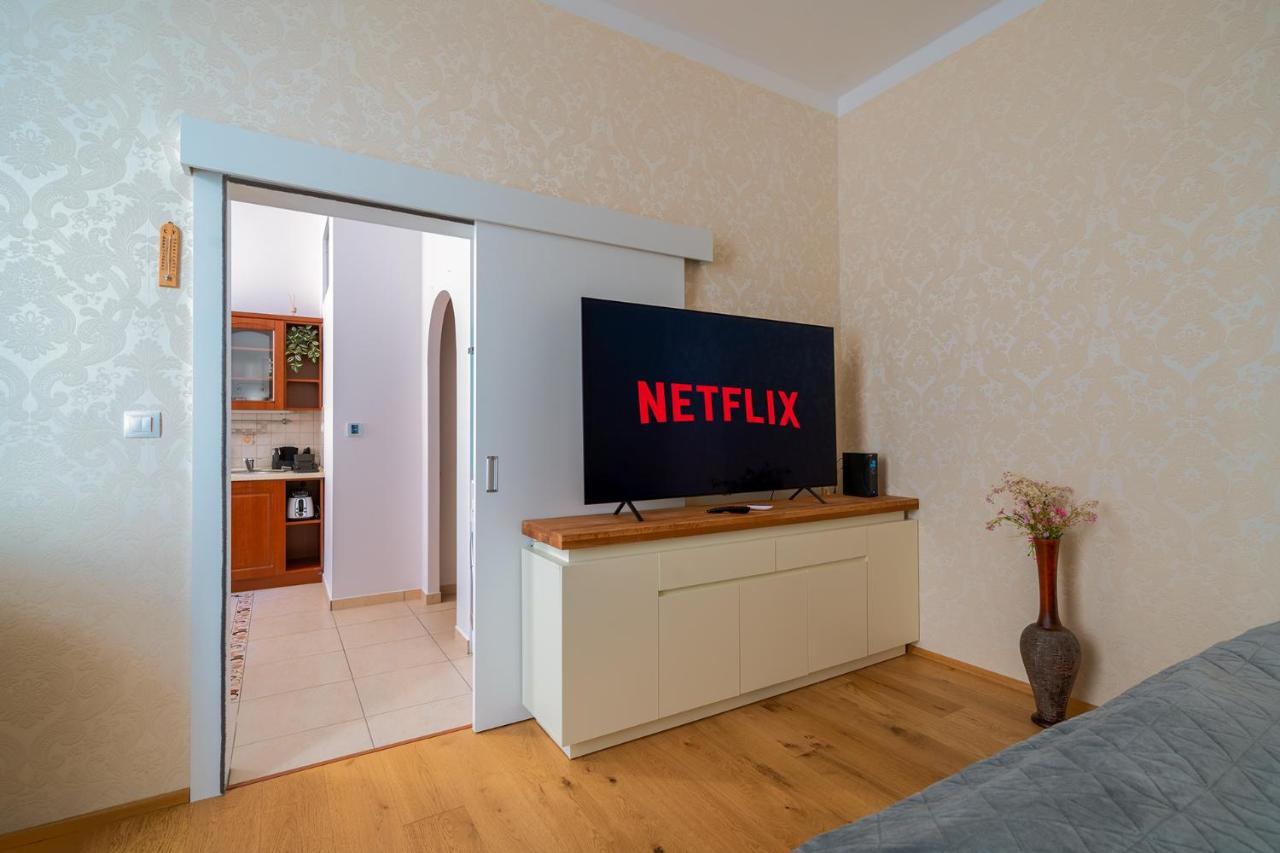 Apartment Amelie การ์โลวีวารี ภายนอก รูปภาพ